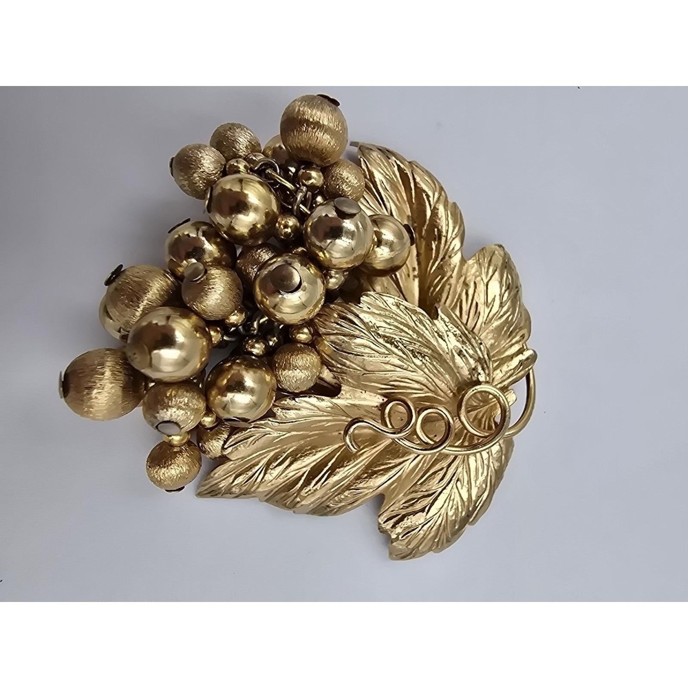Vintage Napier Grape & Leaf Cluster Brooch Gold Tone Eugene Bertolli Dangle - Picture 6 of 8